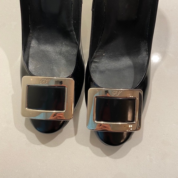 Like NEW Roger Vivier patent leather. Size 8.5/EU 38.5 - Picture 6 of 9